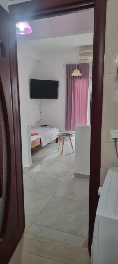 Angel Studio Apartment Skiathos Town Exterior photo